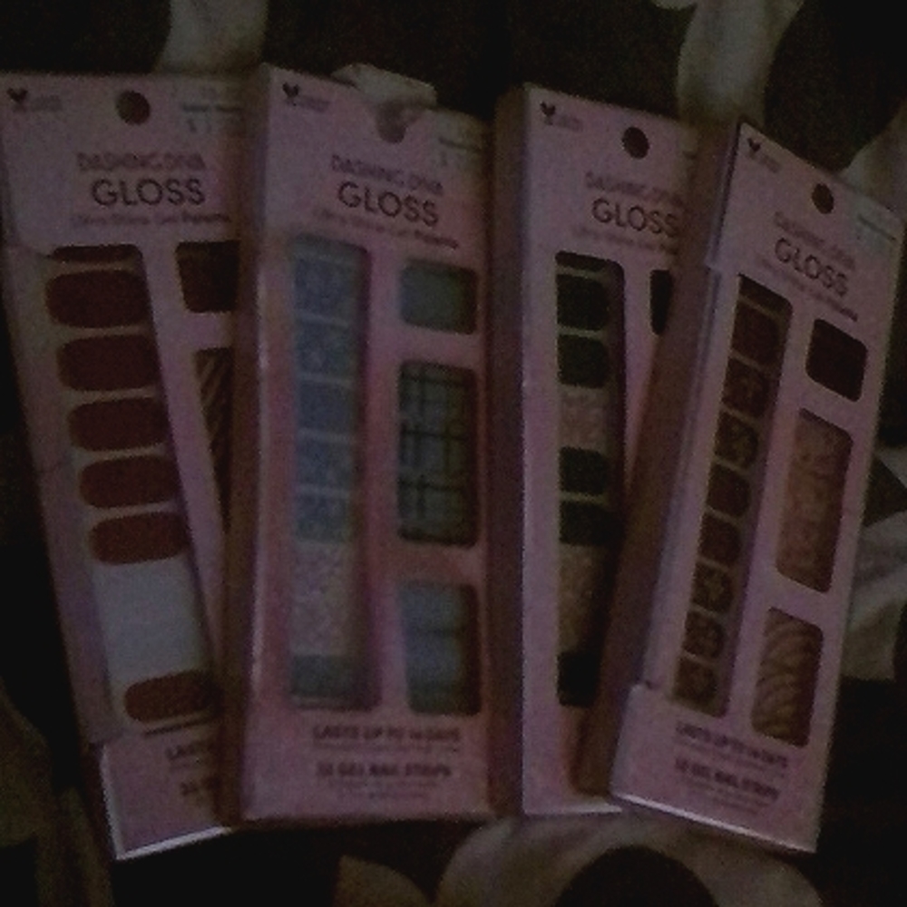 4boxs of 32 gel nail strips